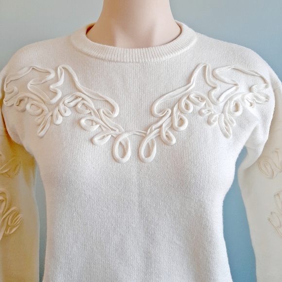 🅱️🅾️G🅾️ Cream long sleeve ribbon embroid sweater - Picture 3 of 4